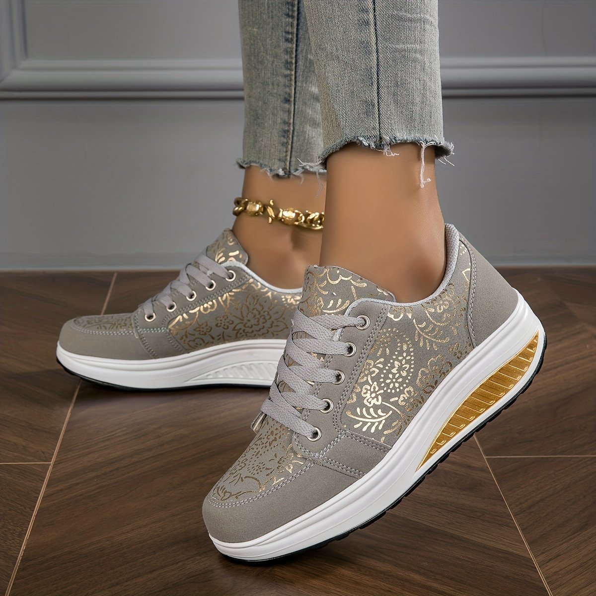 שיק ללא גבולות: סניקרס פלטפורמה שישדרגו את המראה שלך – תמונה 4