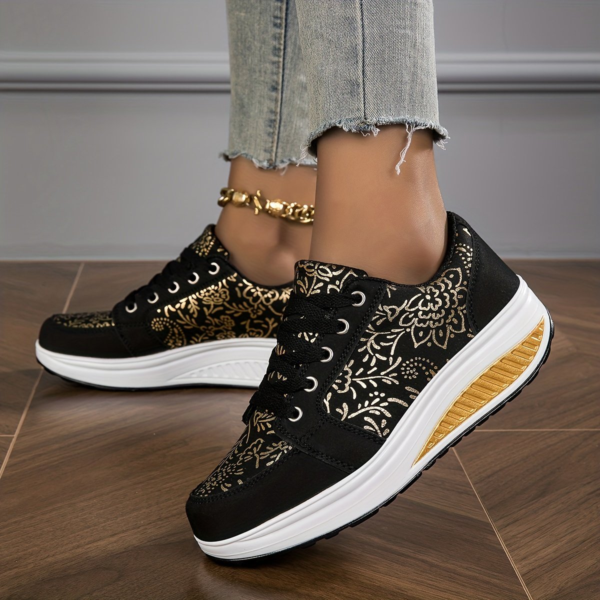 שיק ללא גבולות: סניקרס פלטפורמה שישדרגו את המראה שלך – תמונה 3