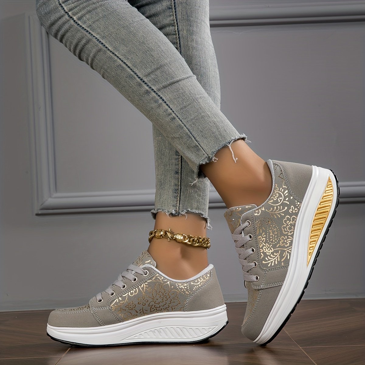 שיק ללא גבולות: סניקרס פלטפורמה שישדרגו את המראה שלך – תמונה 10