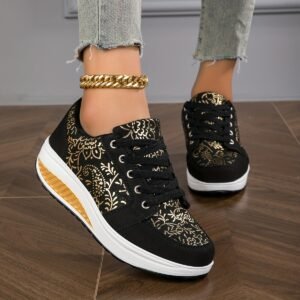 أناقة بلا حدود: سنيكرز البلاتفورم الذي يرفع إطلالتك