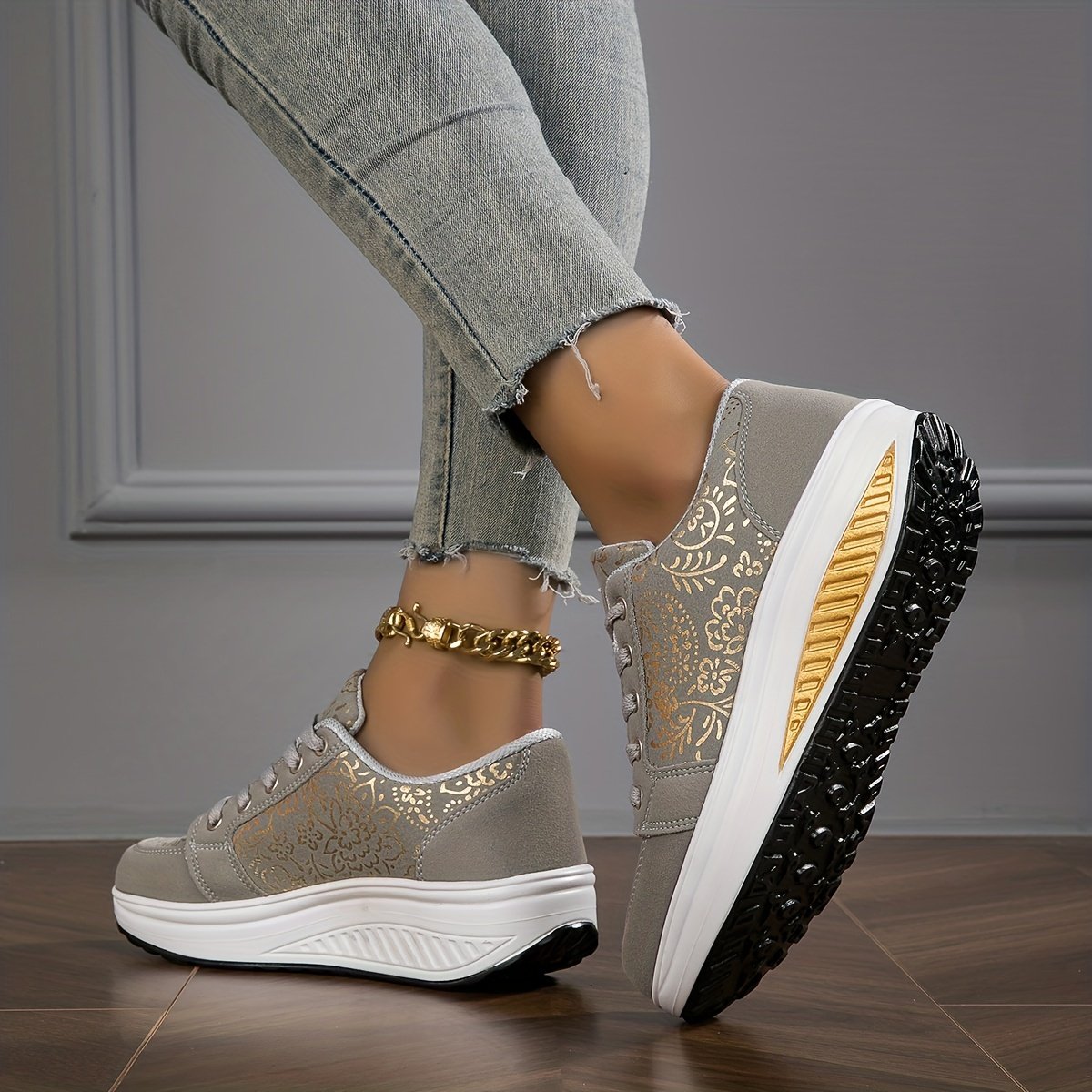 שיק ללא גבולות: סניקרס פלטפורמה שישדרגו את המראה שלך – תמונה 8