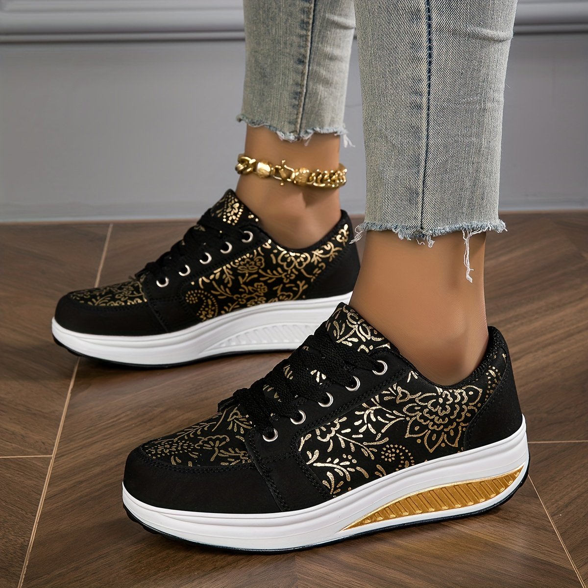 שיק ללא גבולות: סניקרס פלטפורמה שישדרגו את המראה שלך – תמונה 9