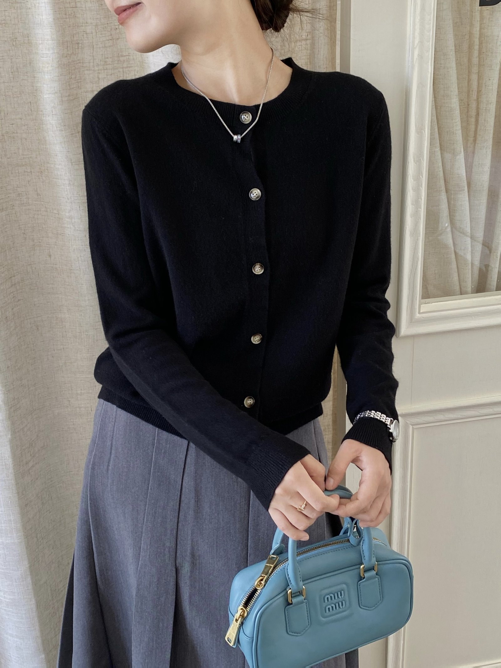 Elegant Warmth and Luxury: Premium Wool Cardigan for All Seasons