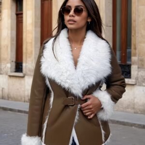 זוהרי בחום ובאלגנטיות: מעיל צווארון פרווה יוקרתי לעונות המעבר