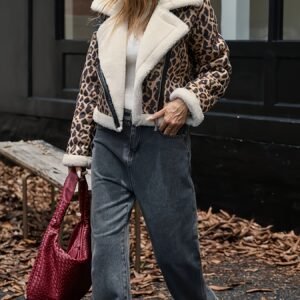 جاكيت الفهد الأيقوني: دفء، أناقة، وجاذبية لا تُضاهى!