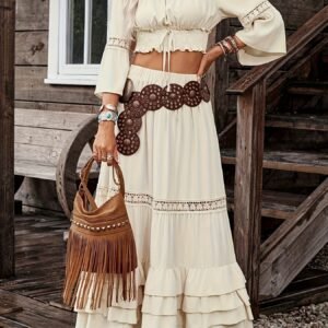 أناقة الزمن الجميل بلمسة عصرية: طقم نسائي فاخر من قطعتين