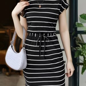 أناقة الصيف والربيع: فستان مخطط بتصميم عصري وجذاب!