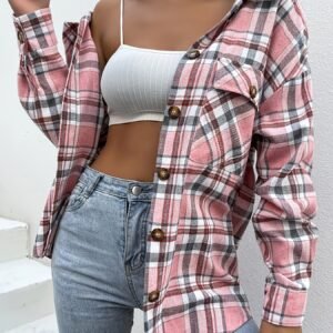 قميص الكاروهات العصري: لمسة أناقة مريحة لمواسمك المفضلة