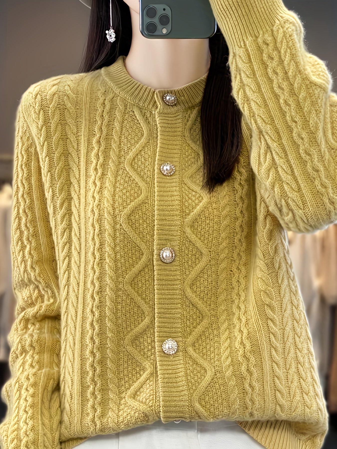 Chic Winter Warmth: A Cozy and Stylish Everyday Sweater - Image 6