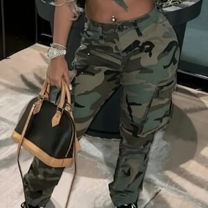 انطلقي بأسلوبك: بنطلون الكارجو المموه النسائي العصري