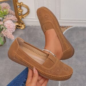 اللوفر النسائي الأنيق: راحة لا تضاهى في كل خطوة