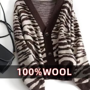 جاذبية الفهد: أناقة الصوف الخالص لمواسمك الدافئة