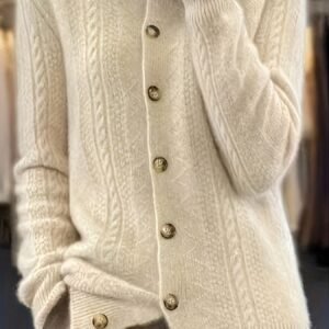 جاكيت الكارديغان الفاخر: أناقة دافئة تليق بكِ