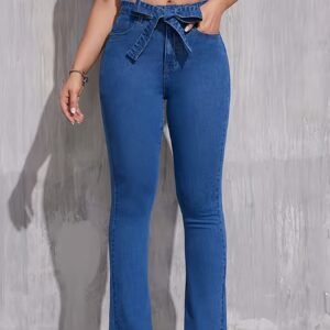 أناقة متجددة: بنطلون الجينز الفلير الأنيق لكل امرأة عصرية!