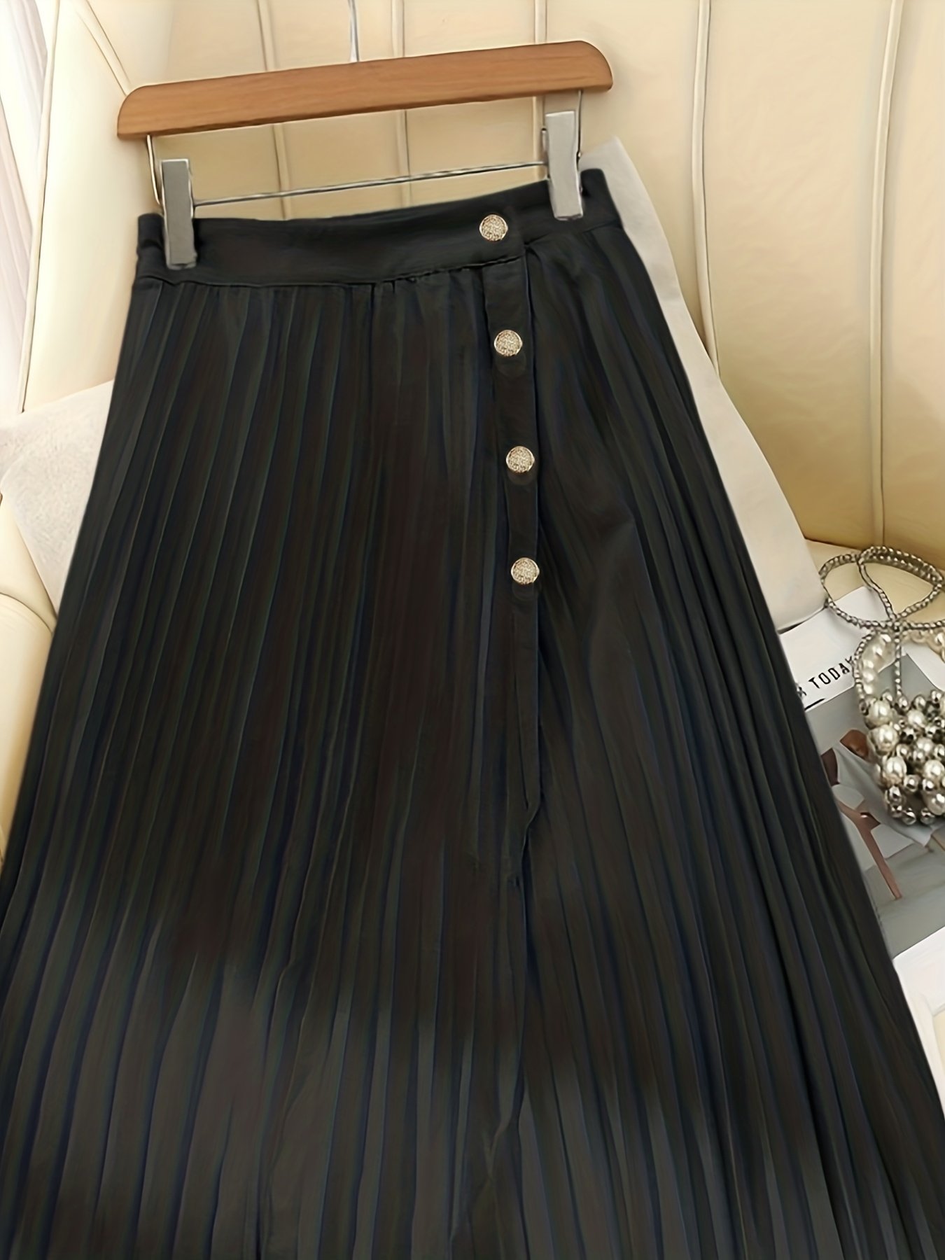 تنورة الأناقة المطلقة: تصميم يواكب جمالك في كل زمان ومكان - الصورة 9