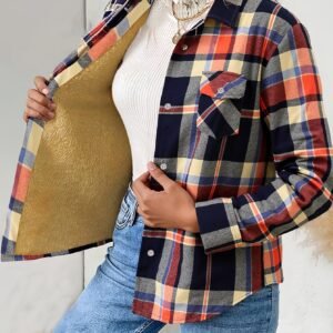 دفء الأناقة: قميص المربعات المبطّن لشتاء لا يُنسى!