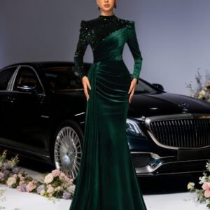 فستان سهرة طويل: تألقي بلمسة الترتر الساحرة ورقبة عالية