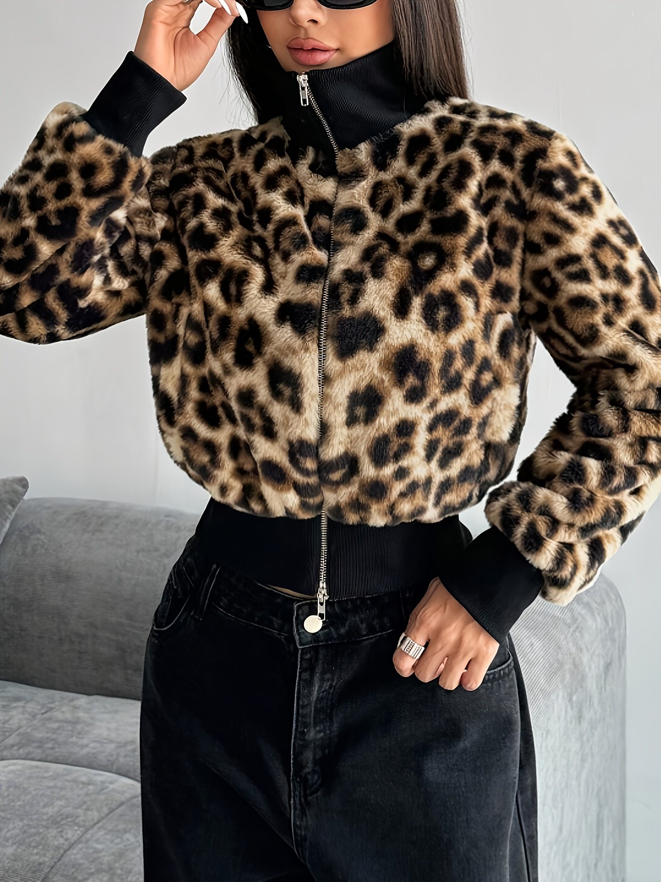 הבהיקי במגע נמר: ז'קט הפרווה החורפי האטרקטיבי ביותר! – תמונה 3