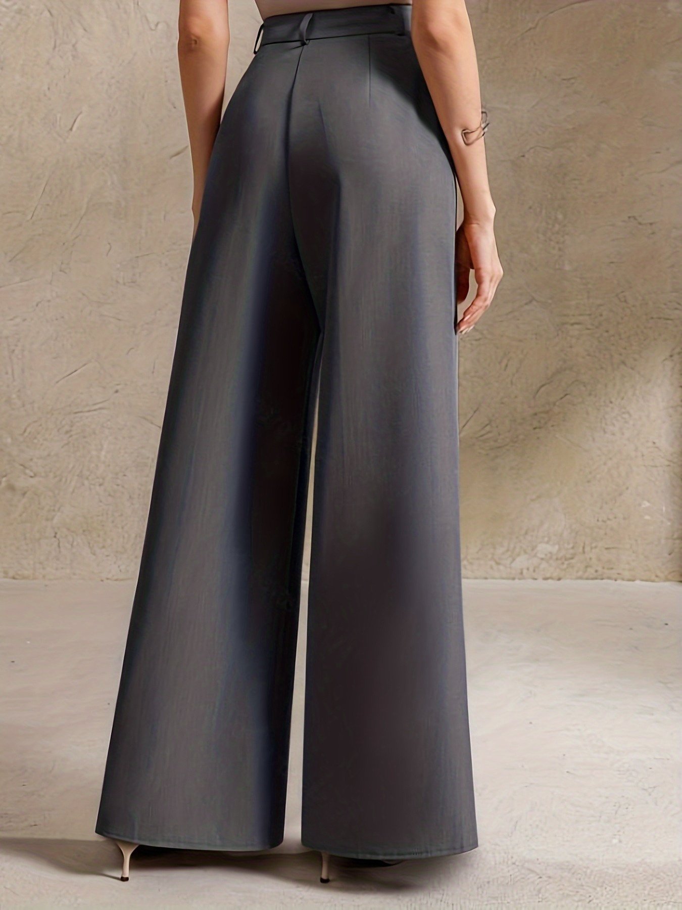Contemporary Parisian Chic: Wide-Leg Trousers with Luxurious Embroidery and Innovative Cut - Image 4
