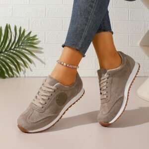 حذاء الفلانيل الكلاسيكي: أناقة عصرية وراحة مثالية!