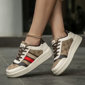 انطلقي بأناقة وراحة: حذاء سكيت عصري لكل مغامرة!