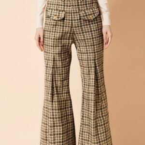 أناقة المربعات الكلاسيكية: بنطلونك المثالي لكل الأوقات والفصول!