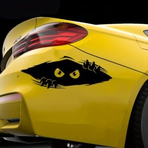 בולטות על הכביש: מדבקות אנימה מבריקות לרכב שגונב את ההצגה!