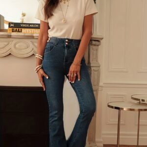 جينز الخصر العالي: قصة ساحرة وراحة لا تضاهى