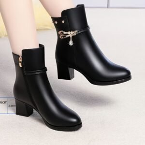 מגפי חורף יוקרתיים: חום וסטייל שאי אפשר לעמוד בפניהם!