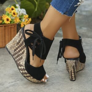 صندل المنصة الروماني الفاخر: أناقة صيفية لا تضاهى وراحة تدوم!