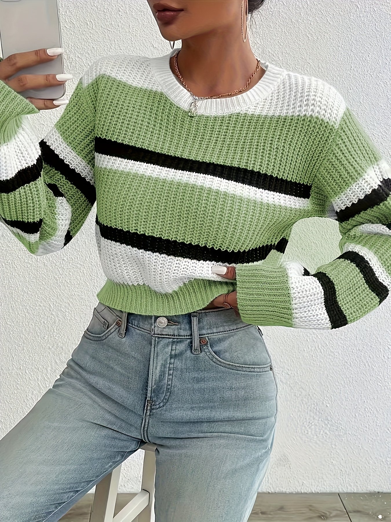 אלגנטיות סתיו-חורף: סוודר פולאובר צבעוני עם שרוולי פנס – תמונה 4