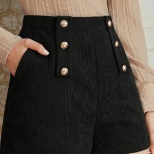 شورت الكوردروي الأنيق: لمسة ذهبية تليق بكل المواسم!