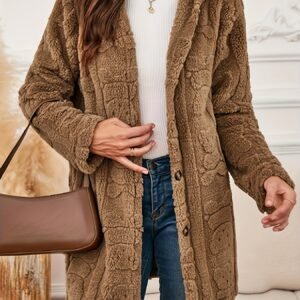 معطف الأناقة والدفء الشتوي: تألقي بمقاساتك المميزة!