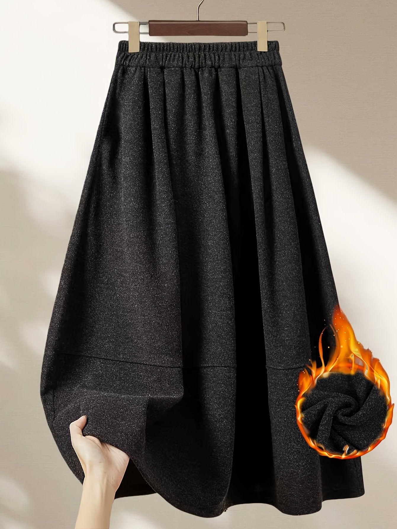 התחממי בסטייל: חצאית חורף רחבה בגזרת A עם מותן גומי!