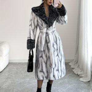 معطف الفرو الصناعي الفاخر: دفء وأناقة لا تضاهى لموسم الشتاء.