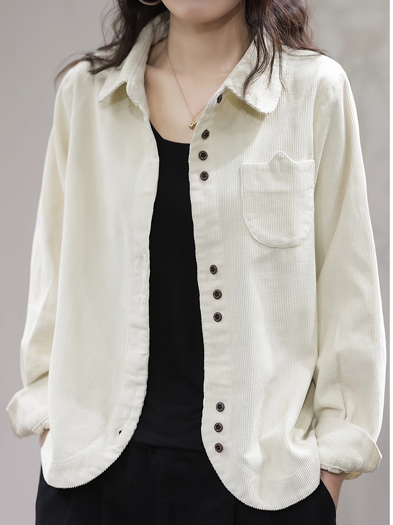 אלגנטיות סתווית חמה: חולצת קורדרוי אמנותית בעיצוב ייחודי!