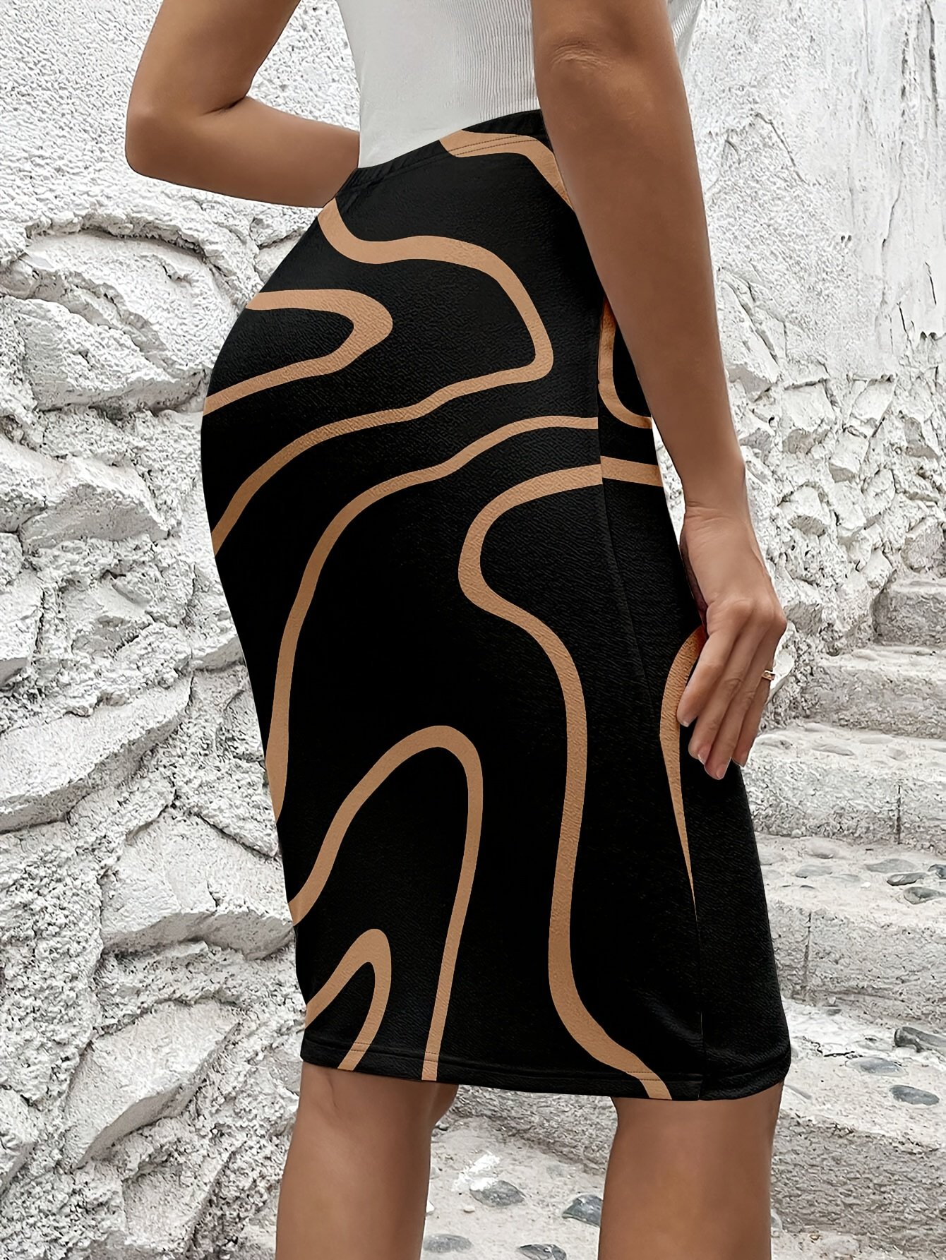 חצאית עיפרון גיאומטרית: שיק מודרני בטאץ' מיוחד – תמונה 2