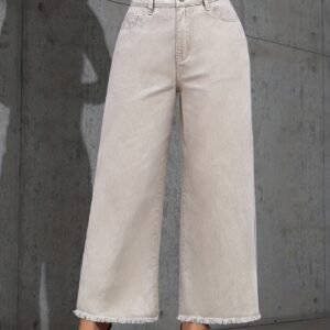 أناقة الدنيم الخالدة: بنطلون جينز مستقيم الساق بقصة الكاحل العصرية