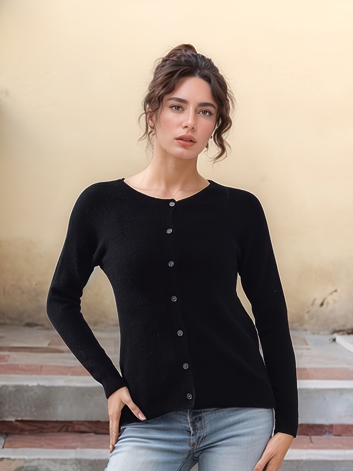 لمسة دفء فاخرة: كارديغان الصوف الأسود الأنيق - الصورة 6