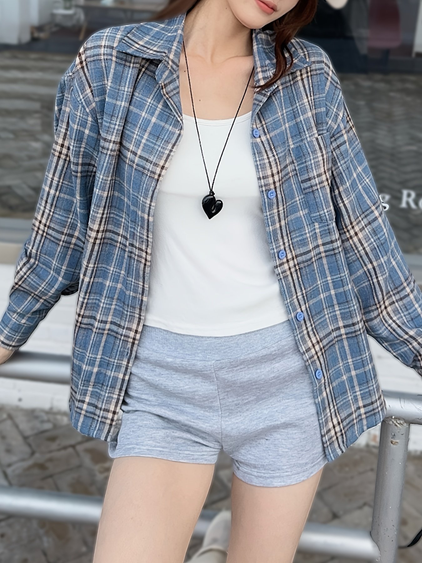 قميص الكاروهات الساحر: أناقة عصرية بلمسة دافئة! - الصورة 3