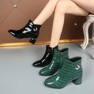 حذاء الكاحل اللامع: أناقة لا تُضاهى في كل خطوة!