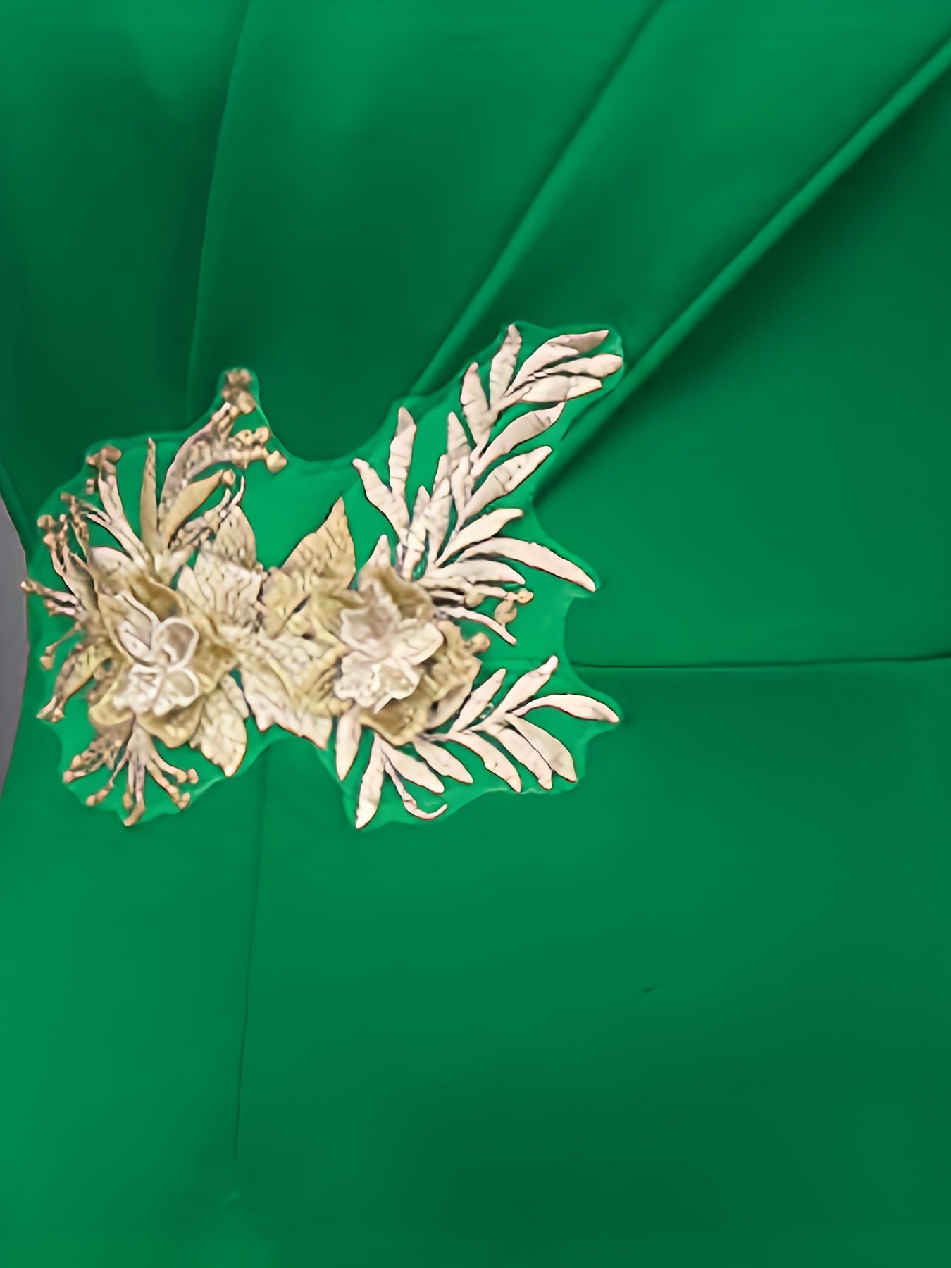 שמלת ערב אדומה כהה: הבהיקי ביופי מהפנט ובגזרה כובשת! – תמונה 9