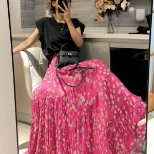 تنورة ماكسي زهرية ساحرة بكسراتها الأنيقة: لمسة رومانسية لكل إطلالة!