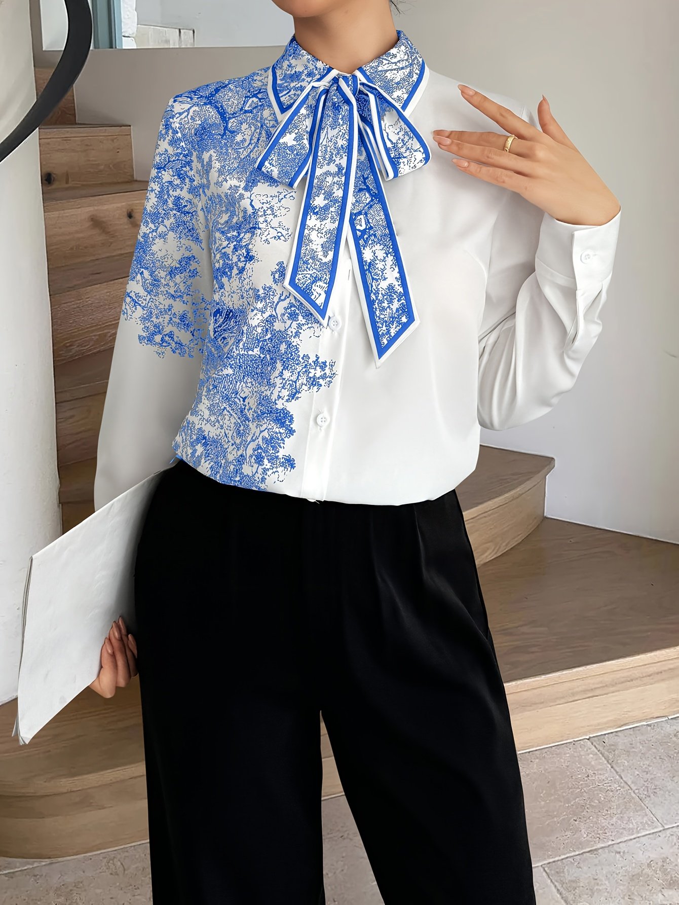 חולצת אלגנטיות קיצית: גזרה אופנתית עם נגיעה אמנותית – תמונה 2