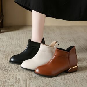 מגף הקרסול החורפי הקלאסי: אלגנטיות חמה לכל צעד