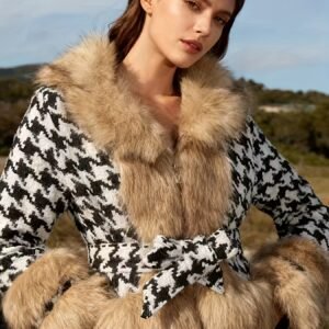 ז'קט שיק חורפי: נגיעת Y2K אופנתית וצווארון פרווה נשלף!