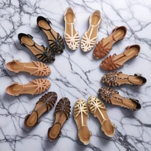 صنادل روما الساحرة: أناقة لا تضاهى لكل خطوة صيفية!