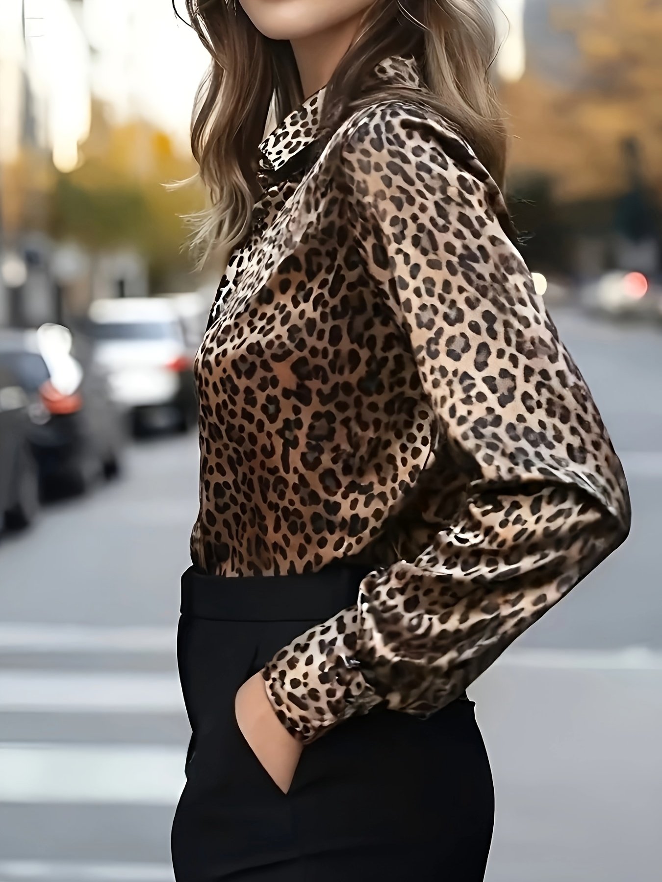 קסם פראי: חולצת סאטן בהדפס נמר למראה ייחודי שאין שני לו! – תמונה 4