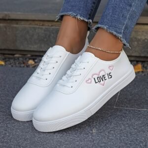حذاء الكبلز المطرز بالقلوب: أناقة وراحة تجمعكما معاً