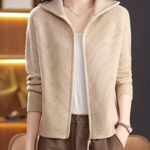 الكارديجان البيج الأنيق: دفء لا يضاهى وأناقة عصرية!